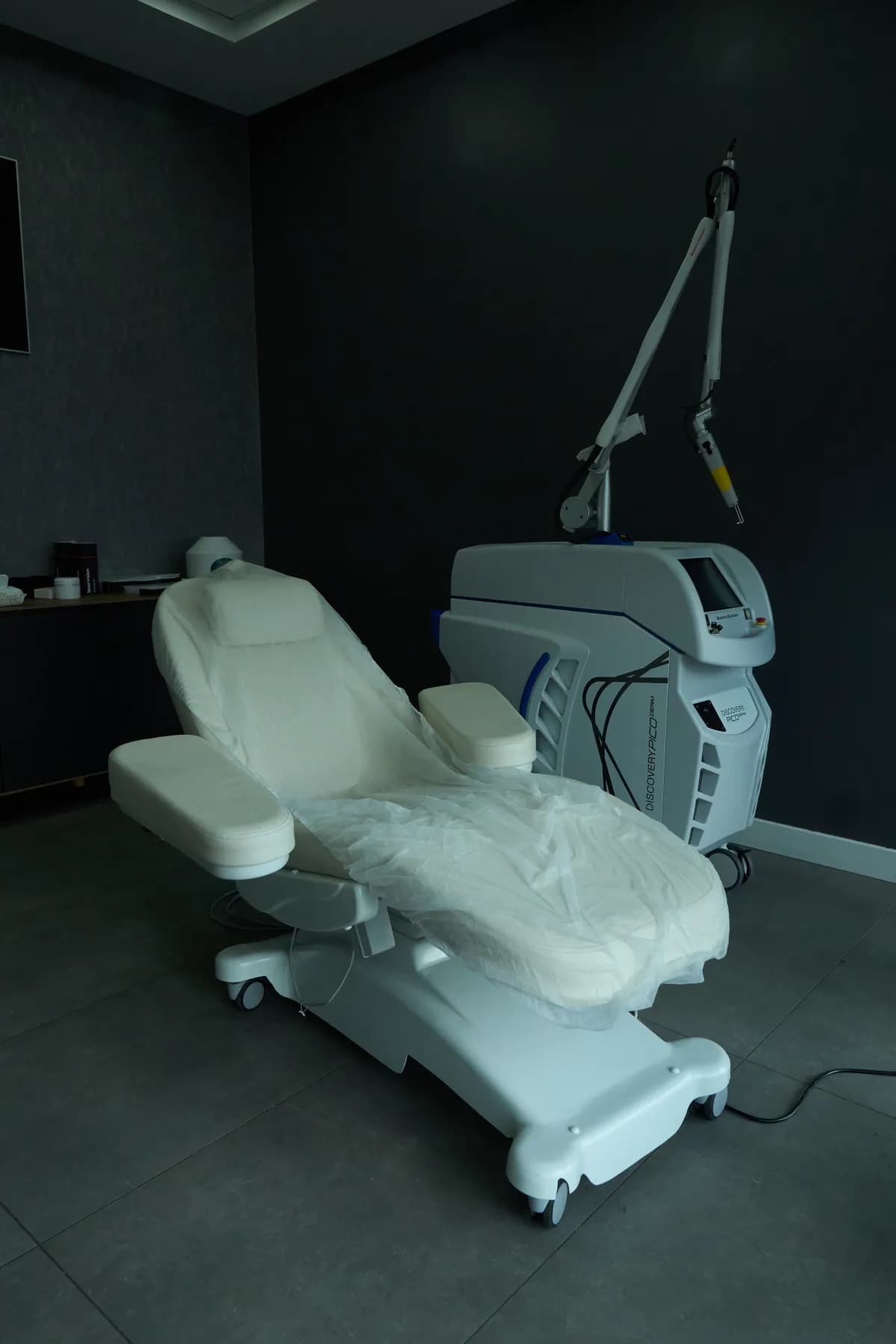 Discovery Pico Derm picosaniye lazer cihazının yakın görünümü